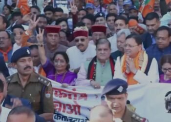‘लोकतंत्र बचाओ, अराजकता हटाओ’ पदयात्रा में शामिल हुए सीएम धामी, उमड़ा जनसैलाब