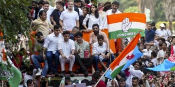 राहुल गांधी को सुप्रीम कोर्ट से झटका! याचिका में मिलीं 14 खामियां, आज नहीं होगी सुनवाई