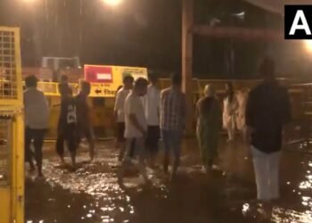 दिल्ली-NCR में देर रात से मूसलाधार बारिश, बेहद ठंडा हुआ मौसम; आज यूपी-बिहार, पंजाब समेत इन 24 राज्यों में अलर्ट