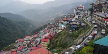 लॉन्ग वीकेंड ने शिमला की हालत खराब कर दी! 3 दिन में 70 हजार गाड़ियां पहुंचीं, सड़कें पैक, जाम में फंसे सैलानी