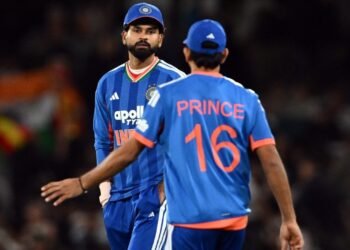 india lose fourth t20i to new zealand by 87 runs after phillips century