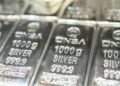 एक झटके में ₹4000 सस्ती हुई चांदी, ₹1.98 लाख पर आया भाव- सोने की कीमतों में मामूली गिरावट