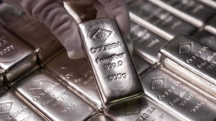 आज ₹5000 सस्ती हुई चांदी, इस हफ्ते भाव में ₹10,000 की गिरावट- चेक करें सोने की ताजा कीमतें