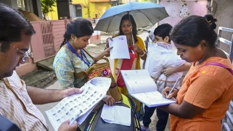 कर्नाटक में वोटर लिस्ट से कटे 99 लाख नाम, कांग्रेस ने उठाए सवाल; चुनाव आयोग ने बताई एक-एक बात
