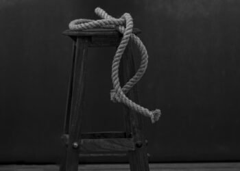 “मुझसे शादी करो वरना…” रात में वीडियो कॉल पर प्रेमी को दी धमकी, सुबह फ्लैट में फंदे से झूलती मिली MNC कर्मी