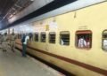 चक्रवात अर्नब की वजह से रेल यात्रियों को झटका, 26 ट्रेनें रद्द, कई ट्रेनों के संचालन में किया गया बदलाव