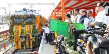 जयपुर-टाटानगर-सांतरागाछी एक्सप्रेस का हुआ उद्घाटन, अश्विनी वैष्णव ने हरी झंडी दिखाकर किया रवाना