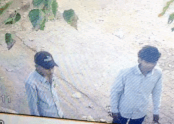 टाइगर श्रॉफ पर फायरिंग, बांह-सीने पर पट्टी बांधे दिखे:दो हमलावरों की CCTV फोटो सामने आई, मुंबई के स्टेशन से बाइक बरामद