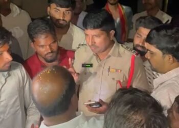 तेलंगाना में डांडिया कार्यक्रम के दौरान हादसा, लाइटिंग के लिए लगा आर्च गिरने से एक छात्रा की मौत, 12 घायल