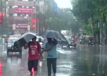 दिल्ली समेत देश में आज कैसा रहेगा मौसम? IMD ने बताया कहां-कहां होगी बारिश, किस जगह से मानसून होगा विदा