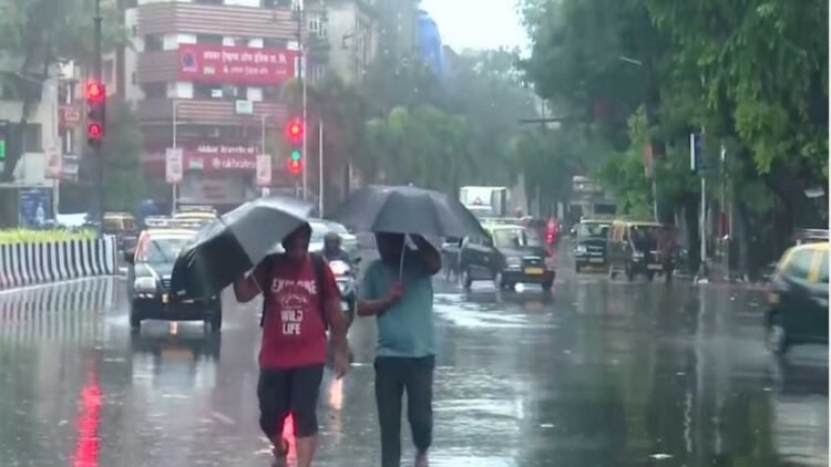 दिल्ली समेत देश में आज कैसा रहेगा मौसम? IMD ने बताया कहां-कहां होगी बारिश, किस जगह से मानसून होगा विदा