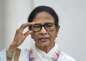 CEC ज्ञानेश कुमार के खिलाफ प्रोटेस्ट में ममता बनर्जी के साथ और कौन-कौन से नेता हिरासत में लिए गए?