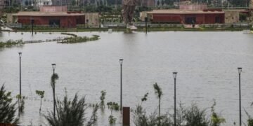 मानसून की विदाई के बाद भी यूपी-बिहार में क्यों सता रही बाढ़? सैलाब ने मचाई तबाही